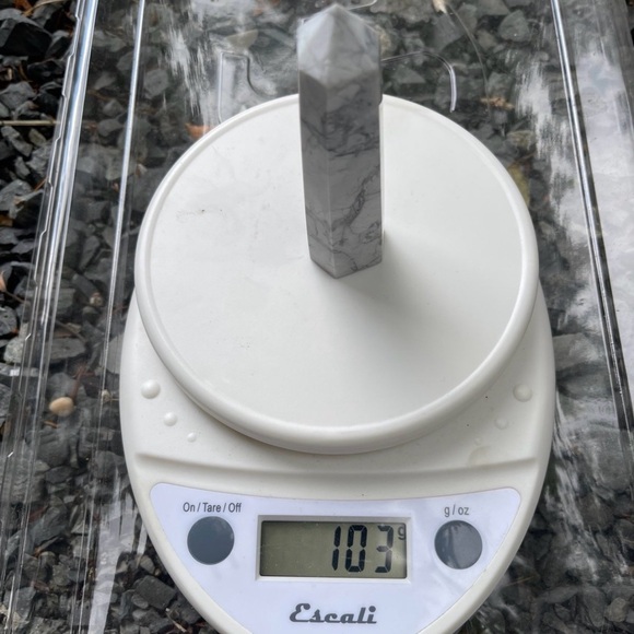 White Howlite tower - Picture 3 of 3